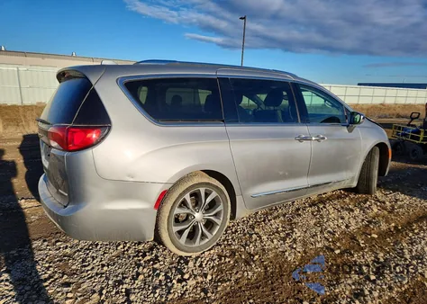2017 Chrysler Pacifica Limited z USA, uszkodzony, nr VIN 2C4RC1GG2HR787932